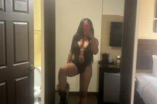 ✨Exotic Ebony Babe Available Now✨ - Image 1