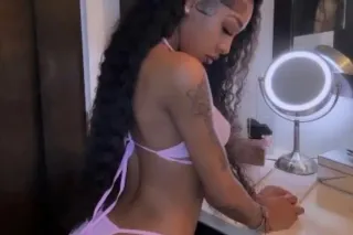 Hot Mamii 💦 - Image 1